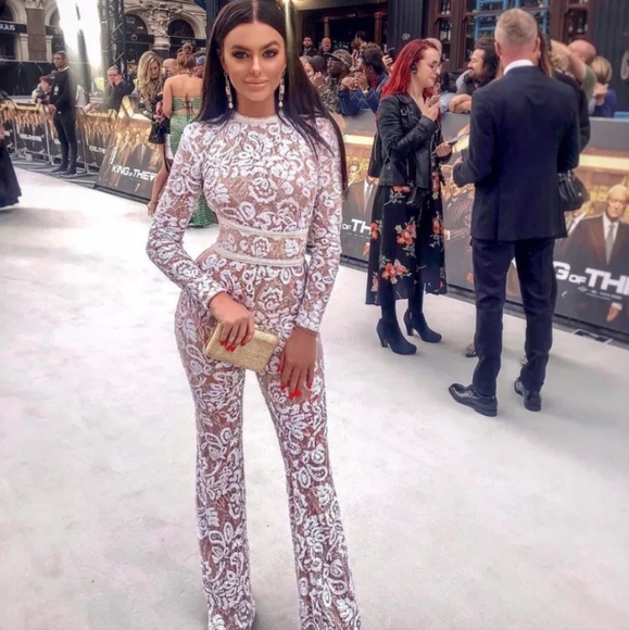 🌹NWT  Glamorous Bodycone Lace & Sequence Embroidery  Jumpsuit whith Belth. XL - Picture 6 of 16